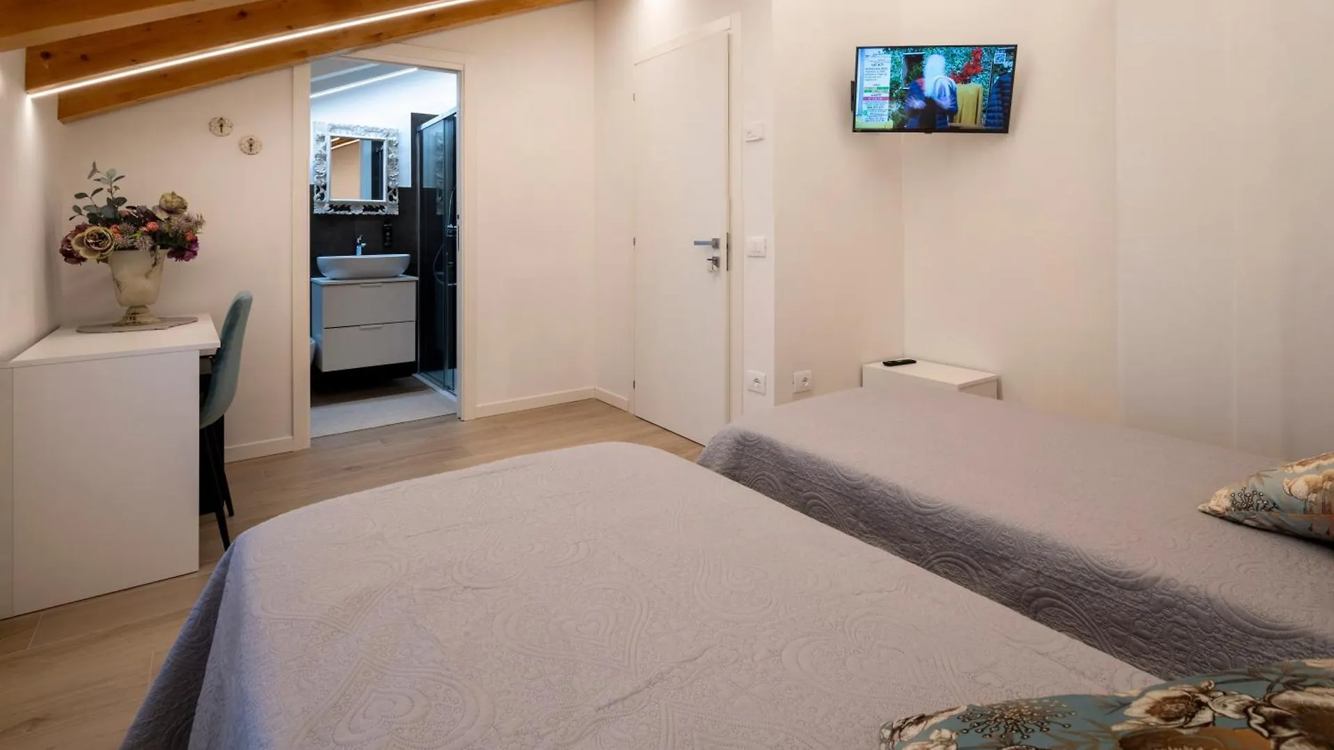 פיאצולה סול ברנטה Camerini Guest House איטליה